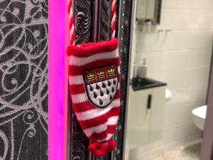 a sock is hanging on a pole in a bathroom at City Luxus Appartement nähe Köln Messe - LANXESS Arena in Cologne