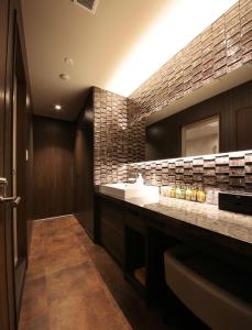 A kitchen or kitchenette at N Hotel