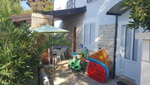 Vonkajšia záhrada v ubytovaní Apartments Delfin + 37 fotografií