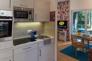 Cucina o angolo cottura di Barry Memle Directly at the Lake