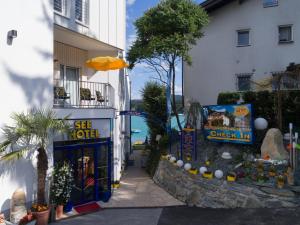 Area giochi per bambini di Barry Memle Directly at the Lake