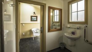 Vonios kambarys apgyvendinimo įstaigoje Waitaki Braids
