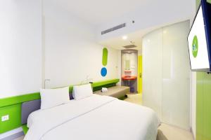 Postel nebo postele na pokoji v ubytování POP! Hotel Timoho Yogyakarta + 18 fotografií