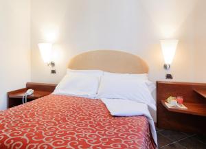 A bed or beds in a room at Antico Albergo Madonna