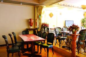 a dining room with a table and chairs at East Commercial Affairs Hotel in Luodong