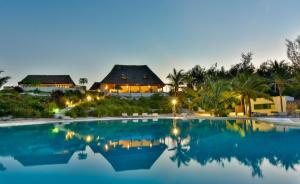 Bazén v ubytování Zanbluu Beach Hotel nebo v jeho okolí