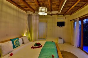TV a/nebo společenská místnost v ubytování Zanbluu Beach Hotel