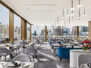 Uma área de estar em The Murray, Hong Kong, a Niccolo Hotel