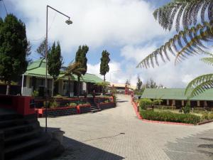 Ein Garten an der Unterkunft Bromo Permai 1