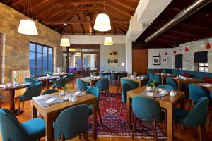 Reštaurácia alebo iné gastronomické zariadenie v ubytovaní Aristi Mountain Resort