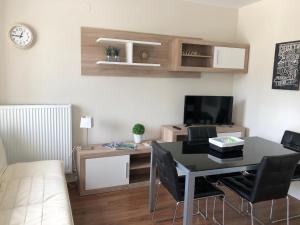 TV a/nebo společenská místnost v ubytování Lugo 360