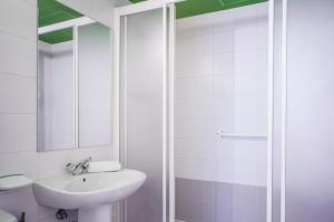 Motion Chueca Hostel的一间浴室