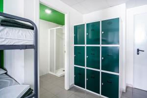 Motion Chueca Hostel客房内的一张或多张床位