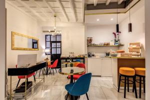 a living room with a piano and a table and chairs at Little Queen Pantheon in Rome