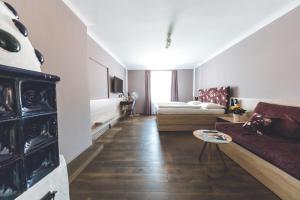 Televízia a/alebo spoločenská miestnosť v ubytovaní Altstadthotel Kasererbräu