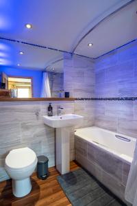 a bathroom with a sink and a tub and a toilet at The Apple Loft in Ludlow