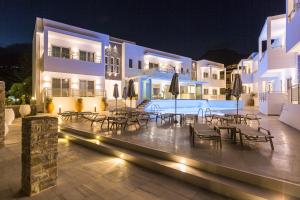 Bazén v ubytování Cyano Hotel nebo v jeho okolí