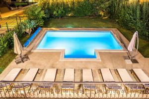 Bazén v ubytování Split-Villas Dalmatica for 12 nebo v jeho okolí