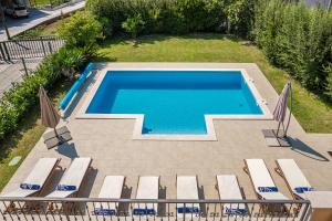 Bazén v ubytování Split-Villas Dalmatica for 12 nebo v jeho okolí