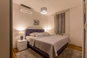Postel nebo postele na pokoji v ubytování Split-Villas Dalmatica for 12