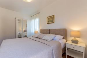 Postel nebo postele na pokoji v ubytování Split-Villas Dalmatica for 12