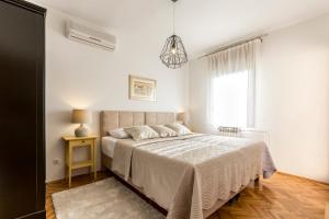 Postel nebo postele na pokoji v ubytování Split-Villas Dalmatica for 12
