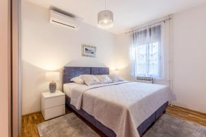 Postel nebo postele na pokoji v ubytování Split-Villas Dalmatica for 12