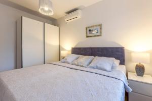 Postel nebo postele na pokoji v ubytování Split-Villas Dalmatica for 12
