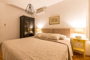 Postel nebo postele na pokoji v ubytování Split-Villas Dalmatica for 12