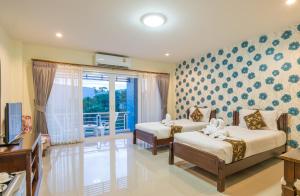 Postel nebo postele na pokoji v ubytování Alisa Krabi Hotel-SHA Plus