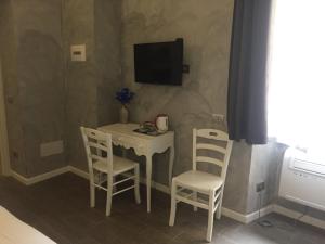 Televiisor ja/või meelelahutuskeskus majutusasutuses Top Floor Navona