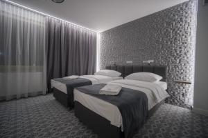 Un pat sau paturi într-o cameră la Hotel Gordon