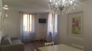 TV a/nebo společenská místnost v ubytování Residenza Via Rocca Tre