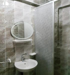 Bilik mandi di Caesar House