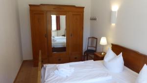 Postel nebo postele na pokoji v ubytování Ferienhaus Gut Rattelvitz Insel Rügen