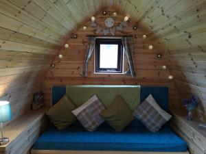 Bwlcheinion Sea View Glamping的休息区