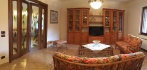 a living room with a couch and a table at villamorus in Santa Maria la Palma
