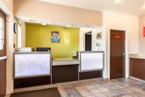 Vstupní hala nebo recepce v ubytování Studio 6-Port Arthur, TX - SE + 37 fotografií