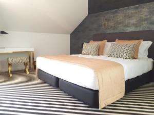 Cama ou camas em um quarto em Thomar Boutique Hotel