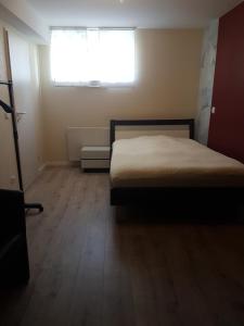 a small bedroom with a bed and a window at Business Apartment Lippstadt Nord 50 qm in Lippstadt