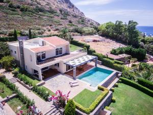 The swimming pool at or close to Analisa Luxury Villa
