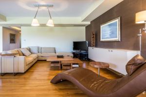 A seating area at Analisa Luxury Villa