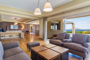 A seating area at Analisa Luxury Villa