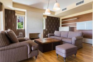 A seating area at Analisa Luxury Villa