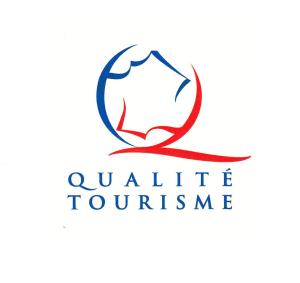 un logotipo para una empresa de viajes a pie en La Vieille Bastide, en Flayosc