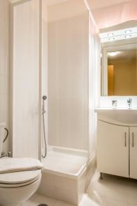 A bathroom at Analisa Luxury Villa