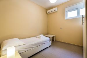 A bed or beds in a room at Analisa Luxury Villa