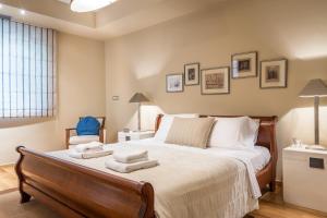 A bed or beds in a room at Analisa Luxury Villa
