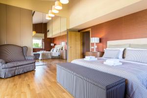 A bed or beds in a room at Analisa Luxury Villa