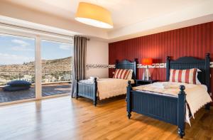 A bed or beds in a room at Analisa Luxury Villa Még 34 kép